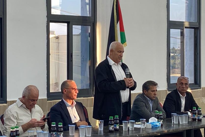 وزير الداخلية يعقد لقاءً في النبي صالح ويؤكد تعزيز السلم الأهلي وسيادة القانون