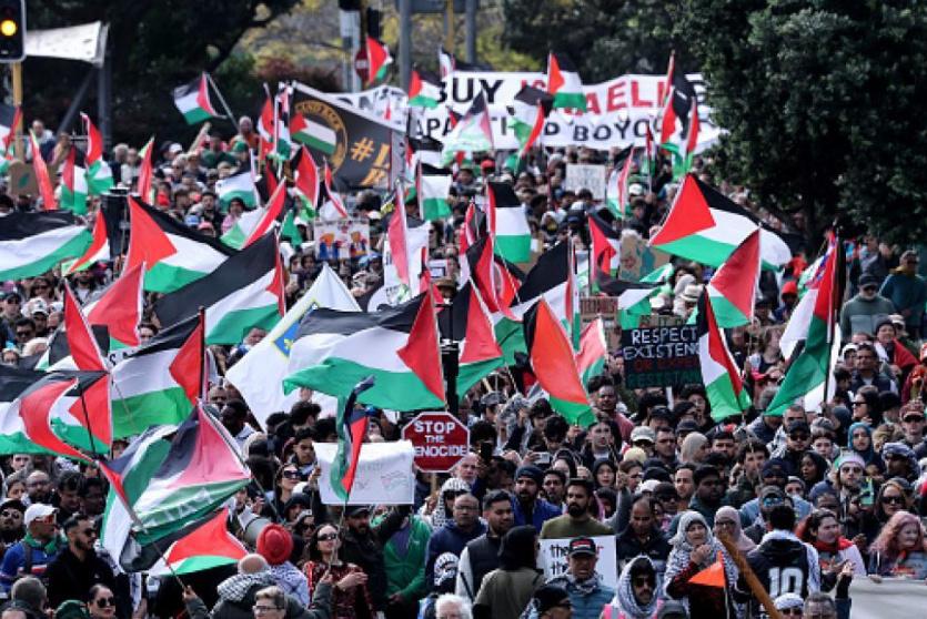 آلاف المتظاهرين المؤيدين لفلسطين في أوكلاند