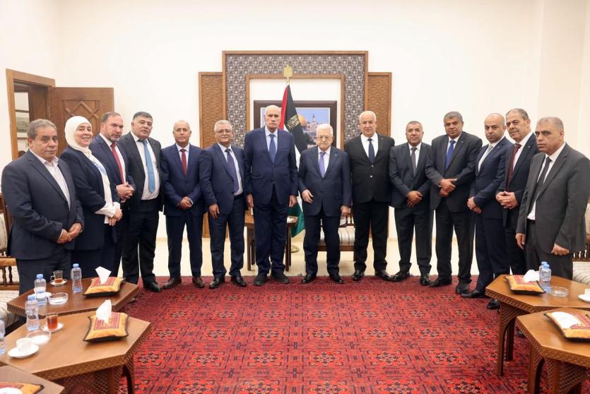 الرئيس عباس يترأس اجتماعا لمجلس المحافظين ويطلع على الأوضاع الميدانية واعتداءات الاحتلال