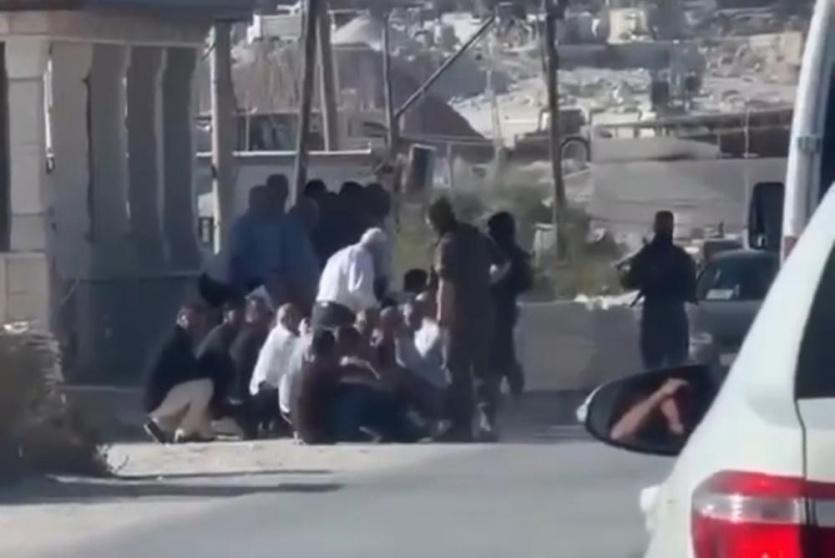 الاحتلال ينكل بركاب حافلة متجهة لحفل زفاف عند مدخل قباطية