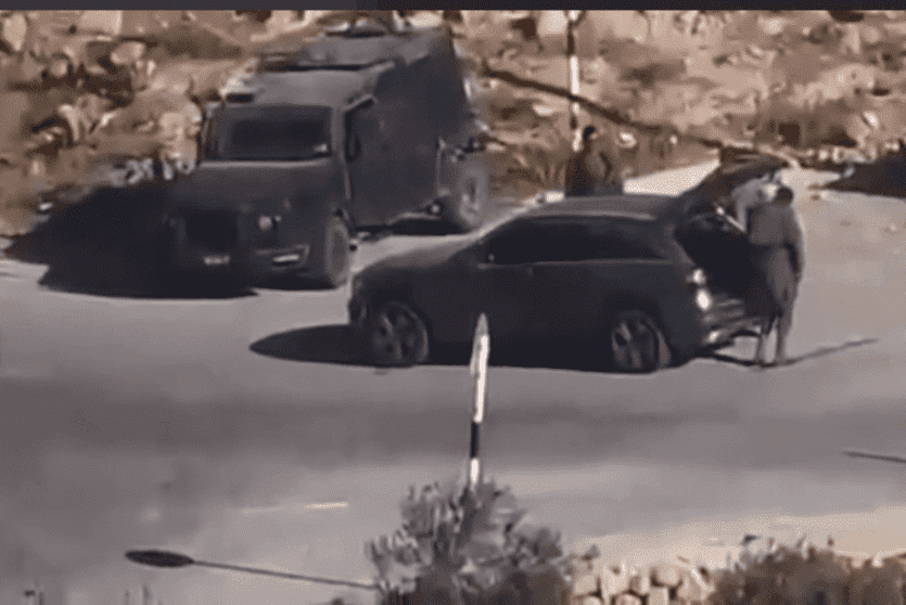 شاهد: الاحتلال يعيق تنقل المواطنين عند مدخل المغير شمال شرق رام الله