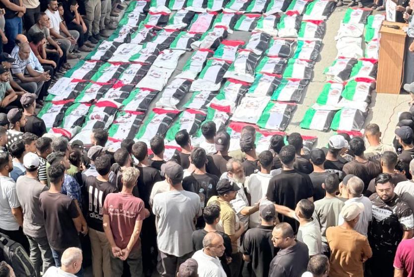 تشييع جثامين 100 شهيد في حي الزيتون بمدينة غزة