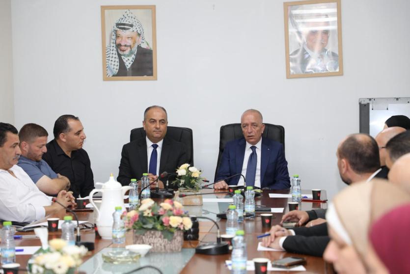خلال الاجتماع