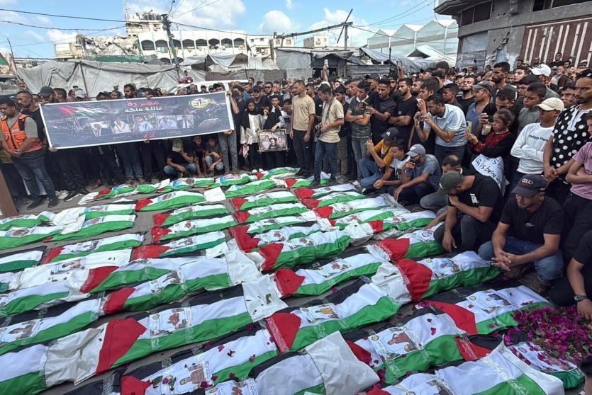 تشييع جثامين 100 شهيد في حي الزيتون بمدينة غزة