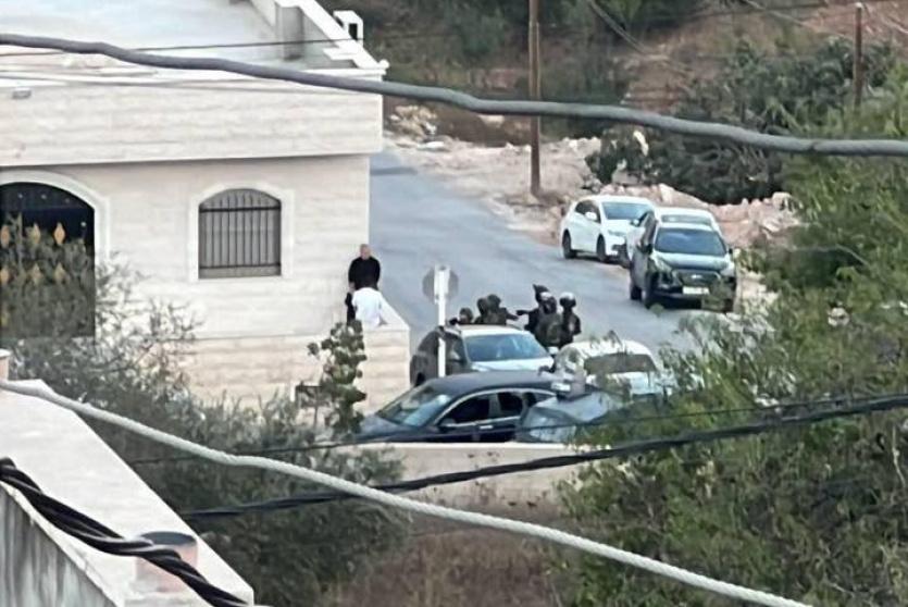 الاحتلال يقتحم سلواد ويداهم بيت عزاء شهيد ارتقى في غزة