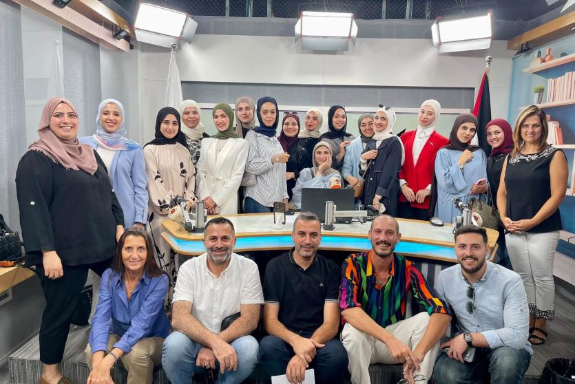 خلال زيارة استيديو إذاعة راية 