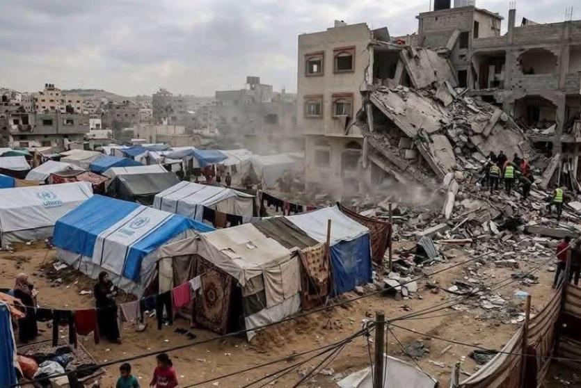 انهيار مبنى متضرر في حي الصبرة بمدينة غزة