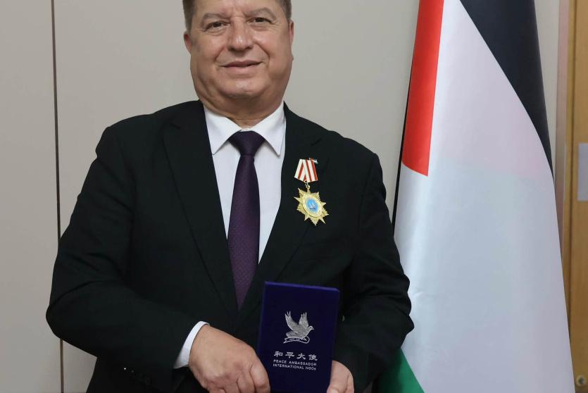 تكريم السفير عواد بوسام 