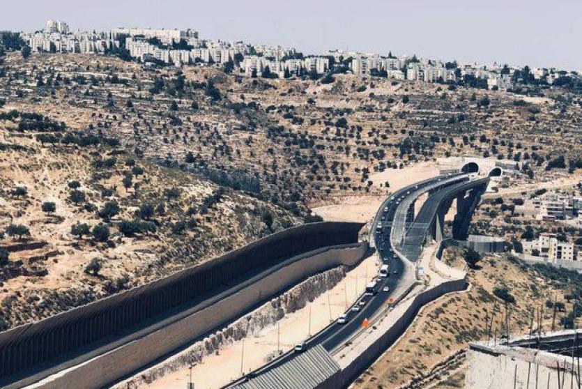 مخطط استيطاني لتغيير واقع الطرق والحركة في قلب رام الله والبيرة
