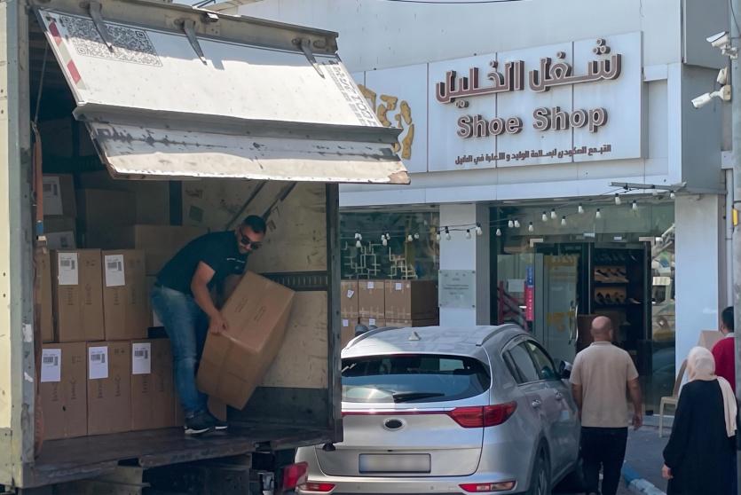 الخليل تصدّر أول شحنة أحذية فلسطينية إلى 