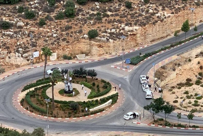  رفع أعلام الاحتلال 