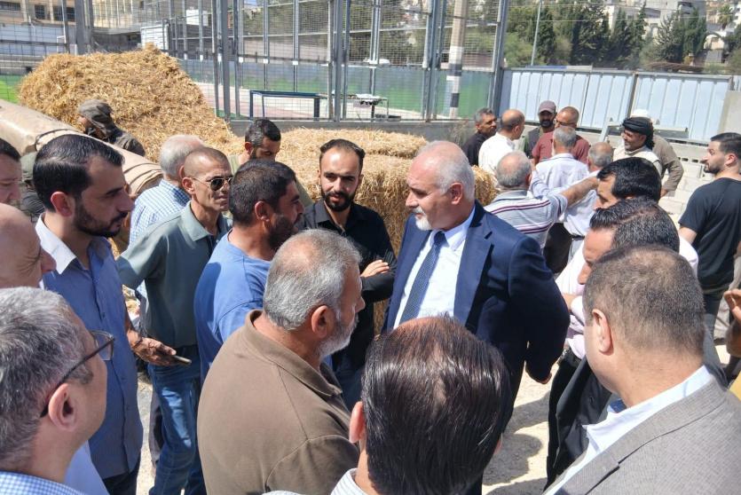  سليمية يبحث احتياجات القطاع الزراعي في عقربا ويوزع مساعدات زراعية طارئة للمزارعين المتضررين ضمن برنامج الاستجابة العاجلة.