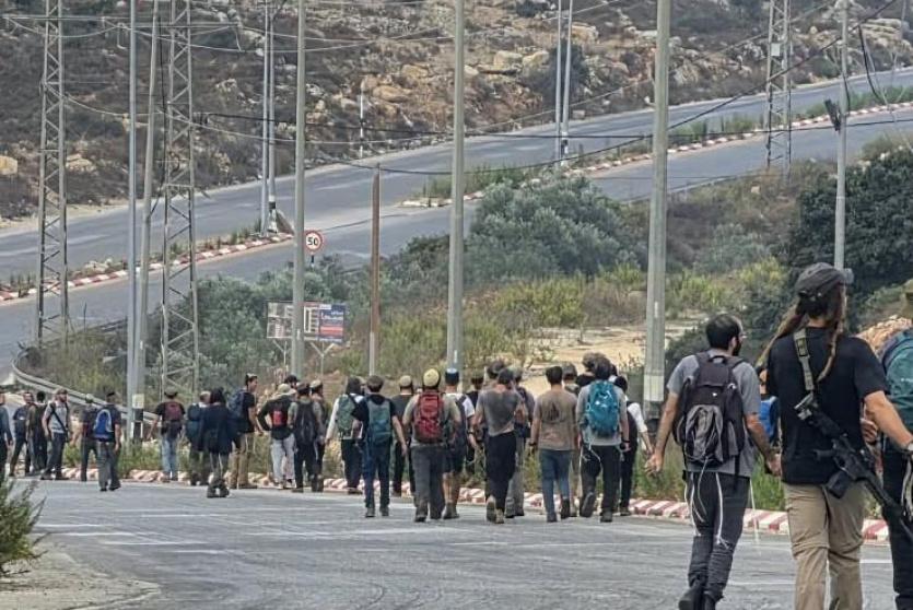 مستوطنون يقتحمون سردا وحي الريحان شمال رام الله ويطلقون النار