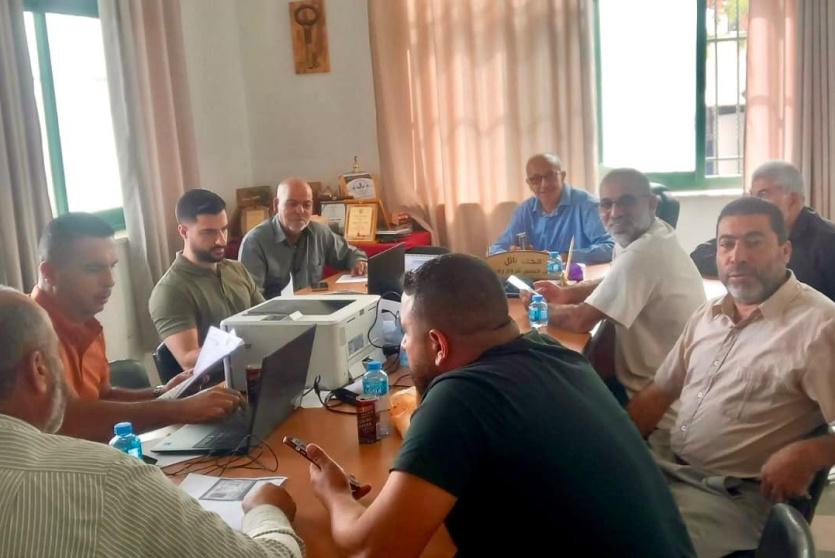 طواقم مصلحة مياه القدس في قرية رمون لتسهيل تقديم الخدمات للمواطنين