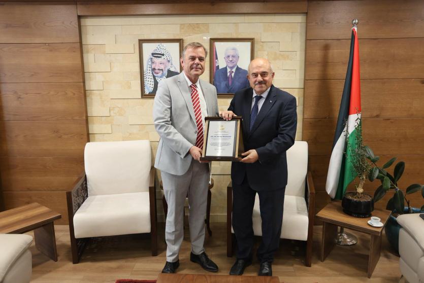 الوزير حجاوي يُشيد بجهود السفير الهولندي واسهاماته في تعزيز العلاقات بين البلدين