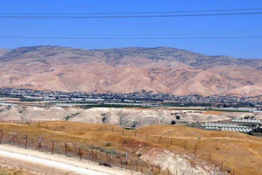 هيئة الجدار ومحافظة طوباس تنتزعان قرارا بإزالة سياج استيطاني في الفارسية