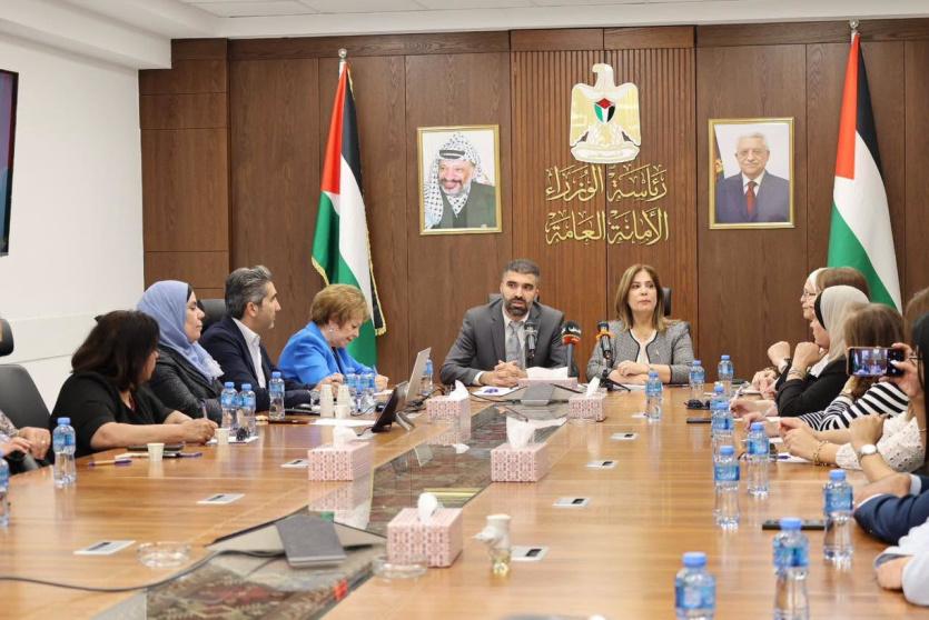 خلال جلسة الإحاطة لوزيرة شؤون المرأة