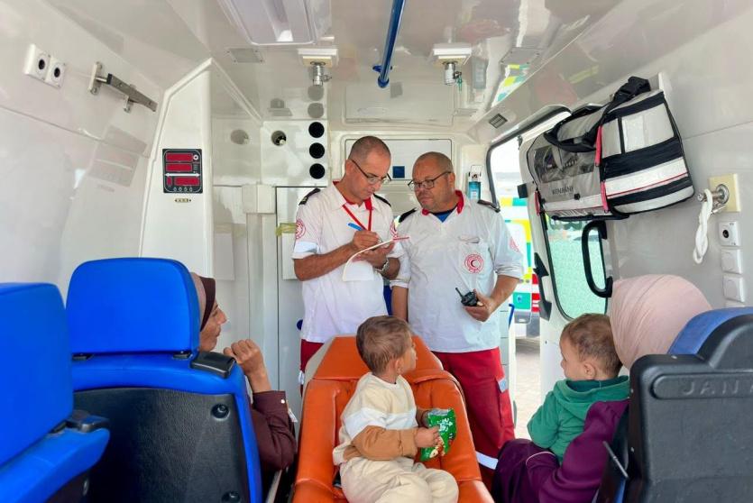 خلال عملية إجلاء المرضى