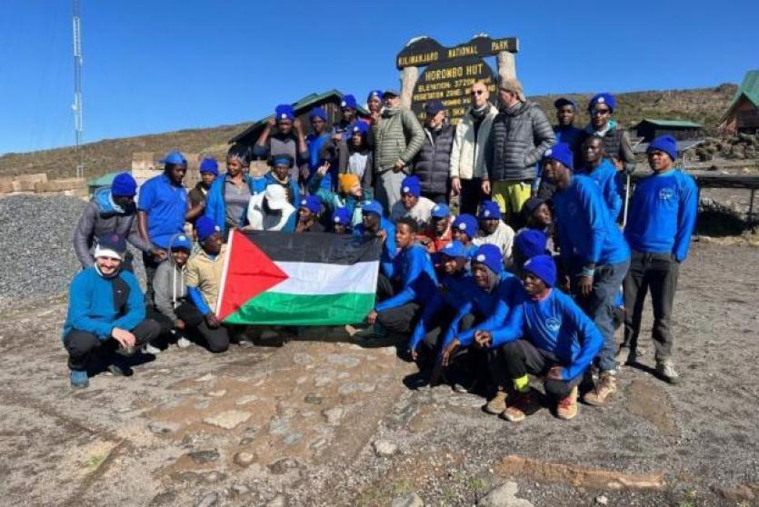 مجموعة بنك فلسطين تدعم مبادرة تسلق جبل كليمنجارو لحشد التمويل لرعاية 20 ألف طفل يتيم في غزة