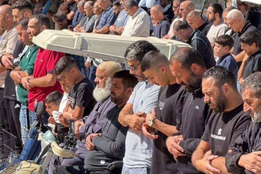 عشرات الآلاف يؤدون صلاة الجمعة في المسجد الأقصى