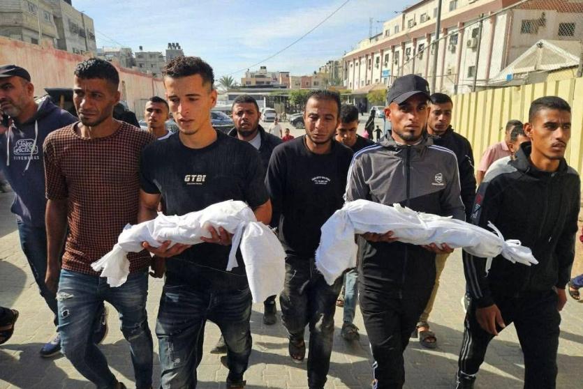 وفاة طفلتين إثر حريق اندلع في خيمة للنازحين بمواصي خان يونس