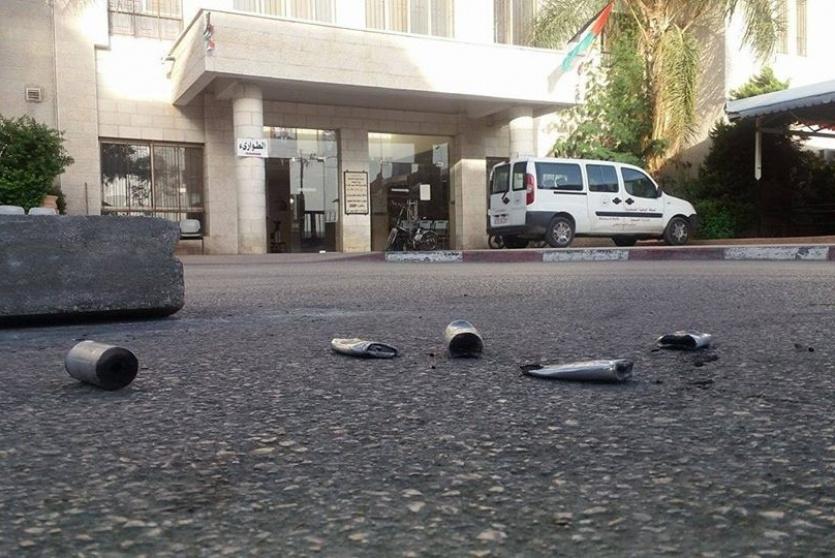 اصابات بالاختناق شديد باقتحام الاحتلال لمشفى بقلقيلية