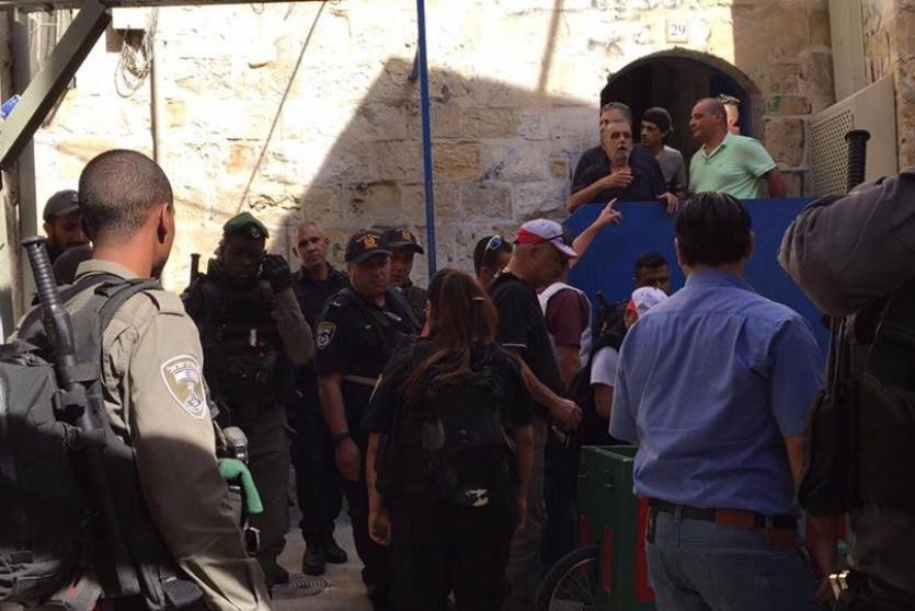 الاحتلال يغلق شارع حيوي ويقتحم بيوت بالقدس المحتلة