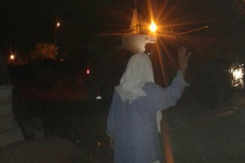 الخليل: مستوطنون يعتدون بالحجارة على اهالي قرية ام الخير 