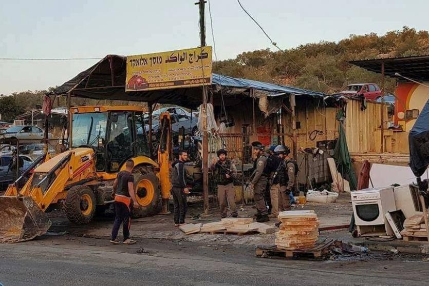 الاحتلال يهدم منشآت وكراج في برطعة