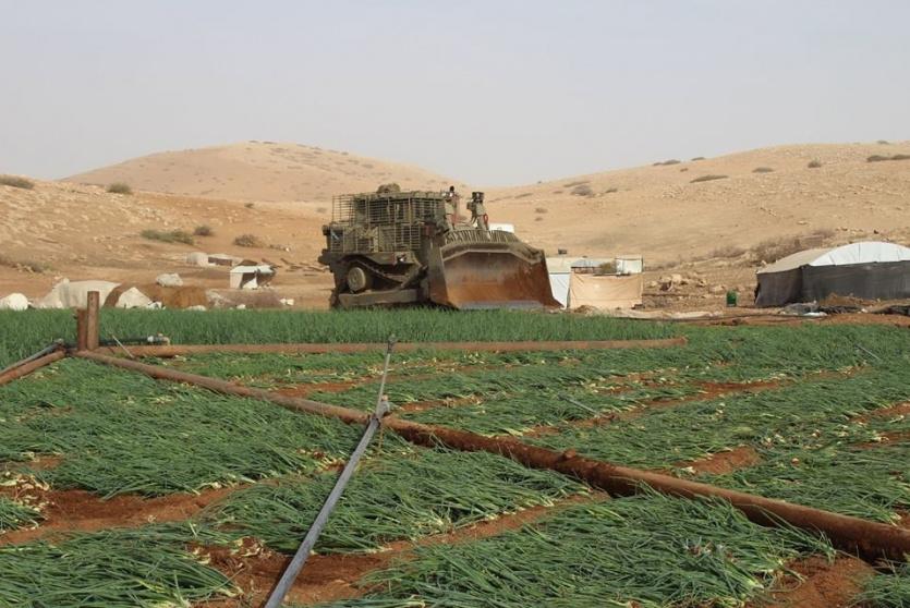 جرافات  الاحتلال تدمر طرق زراعية وخطوط مياه في طوباس