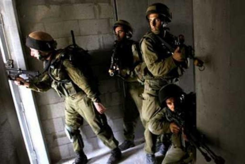قوات الاحتلال تعتقل 30 مواطناً من الضفة والقدس