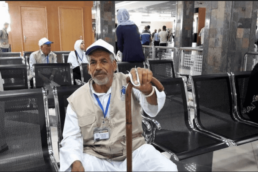 الفوج الأول من الحجاج الغزيين يغادر مطار القاهرة