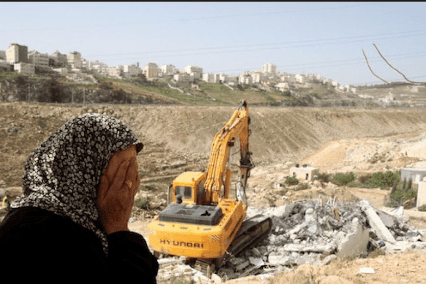 بقرار احتلالي.. هدم منزل في الزعيم 