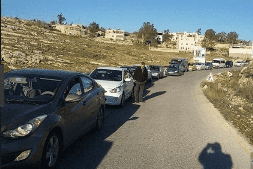 اعتقال طلبة واحتجاز مركبات على حاجز عسكري قرب رام الله