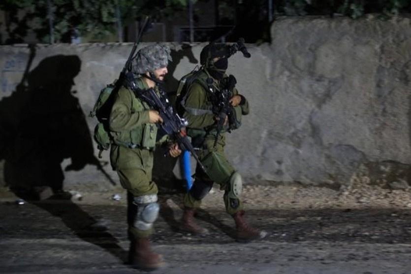 الاحتلال يعتقل 18 مواطنا من الضفة والقدس