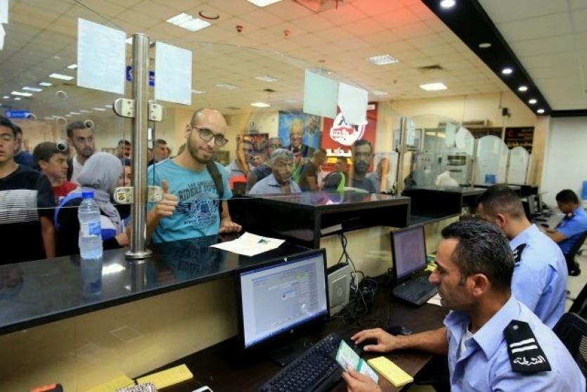 الاحتلال يمنع سفر 14 مواطنا 