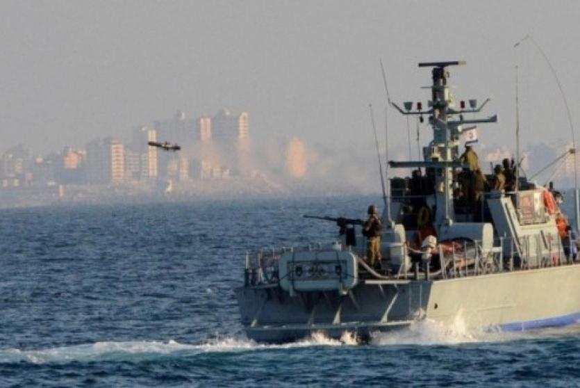 بحرية الاحتلال تعتقل صيادين وتصادر قواربهم
