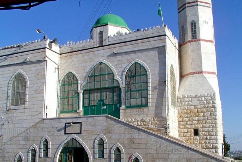 مستوطنون يقتحمون مقام النبي يونس بحماية جنود الاحتلال