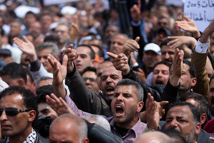  نقابة موظفي غزة ترفض قرار الحكومة وحماس تعتبره مخالفاً لاتفاق القاهرة 
