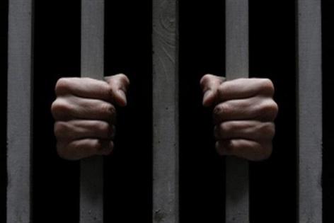 الكاتب إنجاص يدعو لتعزيز حرية التعبير والإفراج عن المعتقلين السياسيين