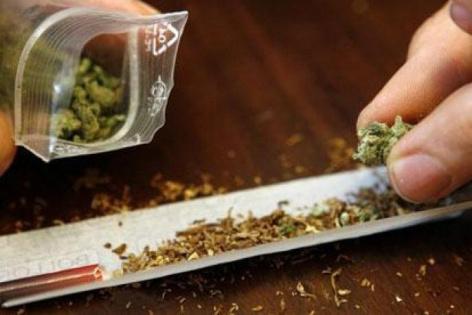 الشرطة: ضبط أكثر من كيلوغرام من مادة القنب المصنع والقبض على تاجر مخدرات في نابلس