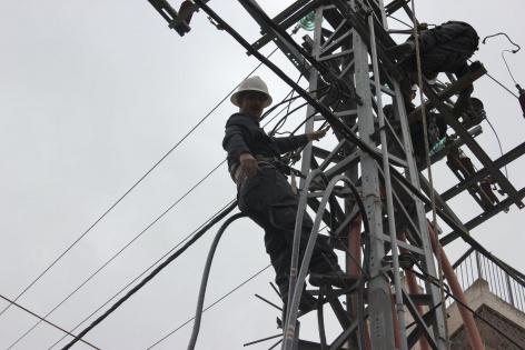 العمري: نعمل لانجاز اتفاق ينهي أزمة انقطاع الكهرباء