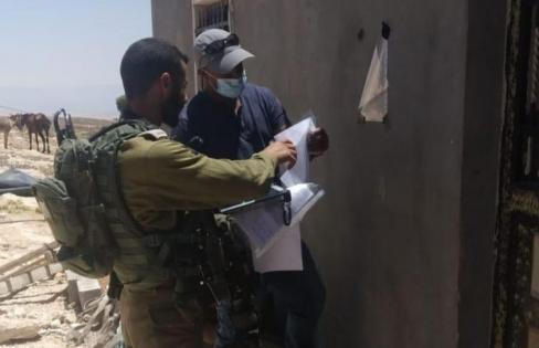 الاحتلال يسلم إخطارات بوقف العمل بمنشآت ومحال تجارية في قرية حارس