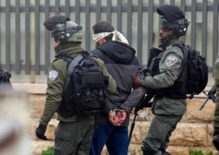 اعتقال مواطن والاعتداء على شقيقه في العيزرية شرق القدس..