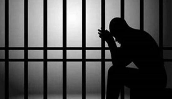 المخابرات الفلسطينية تقبض على مطلوب صادر بحقه أكثر من مذكرة اعتقال