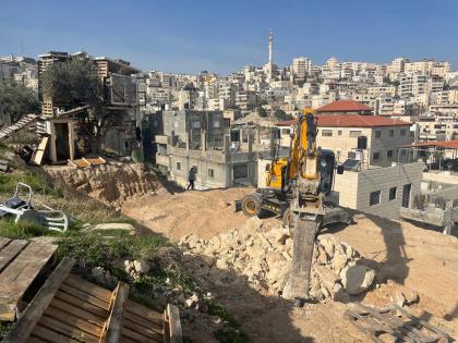 الاحتلال يجبر مقدسيا على هدم منزله ذاتيا في بلدة سلوان