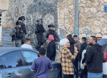شبكة راية الإعلامية | الاحتلال يقتحم ديوانية بالعيساوية ويمنع فعالية لمدارس  القدس
