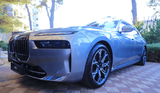 حفل الكشف عن سيارة BMW الفئة السابعة وXM في فلسطين