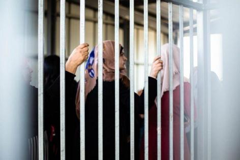 خاص| منع واعتداء وتجويع.. واقع قاسٍ تعيشه الأسيرات في سجون الاحتلال