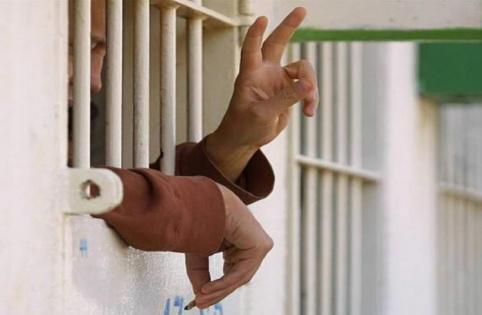 3 أسرى يعانون أوضاعا صحية صعبة في سجون الاحتلال
